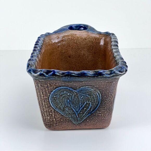 Salt of The Earth Stoneware Bakeware Pottery Guernsey Ohio Signed Blue Hearts - Picture 2 of 11